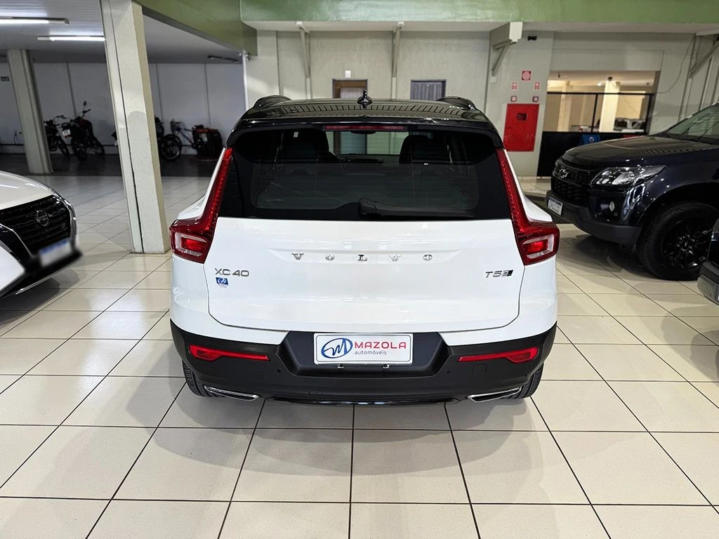 VOLVO XC40