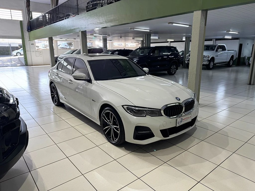 BMW 330e