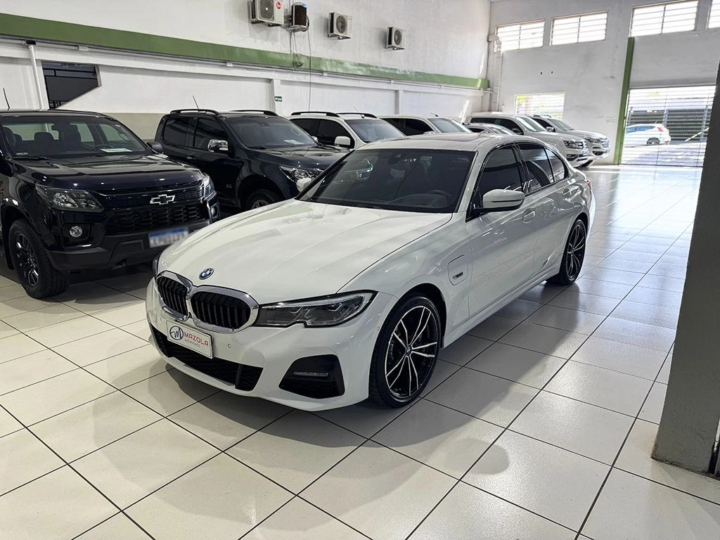 BMW 330e