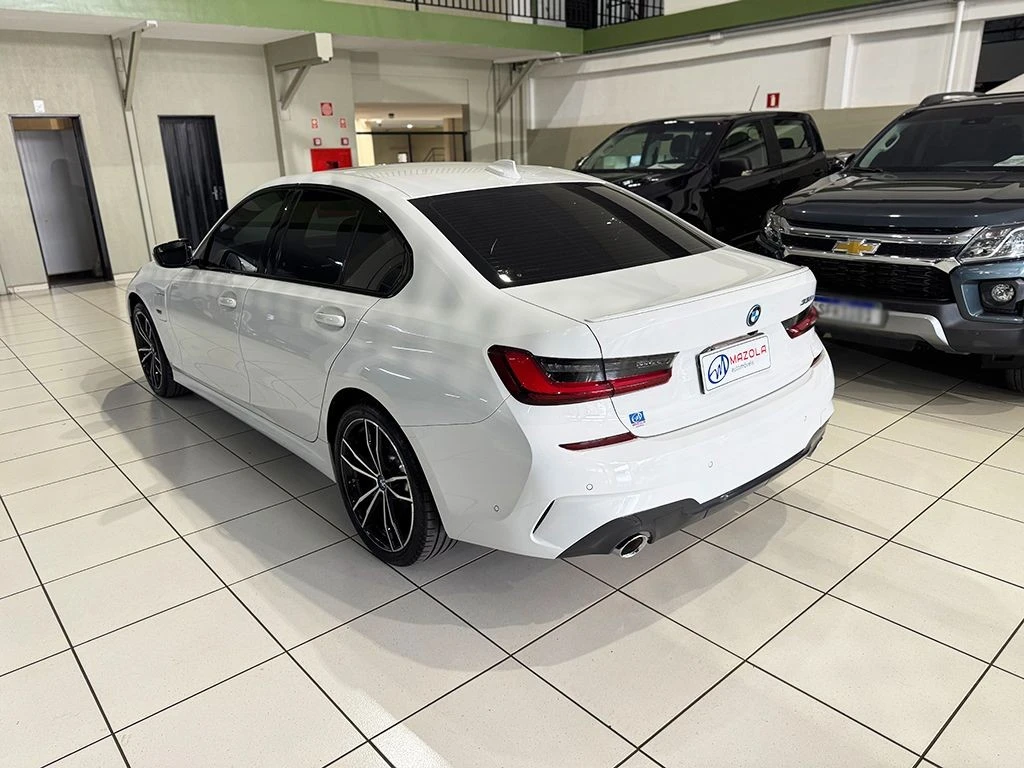 BMW 330e