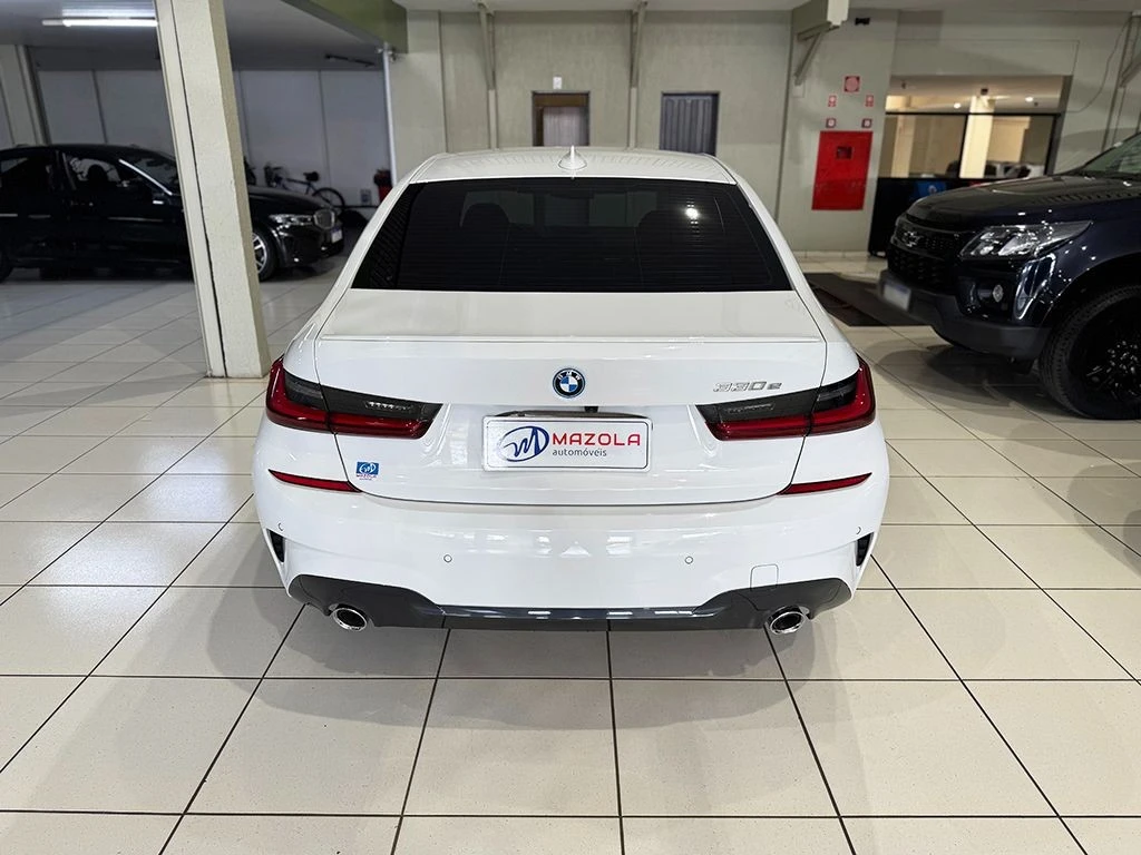 BMW 330e
