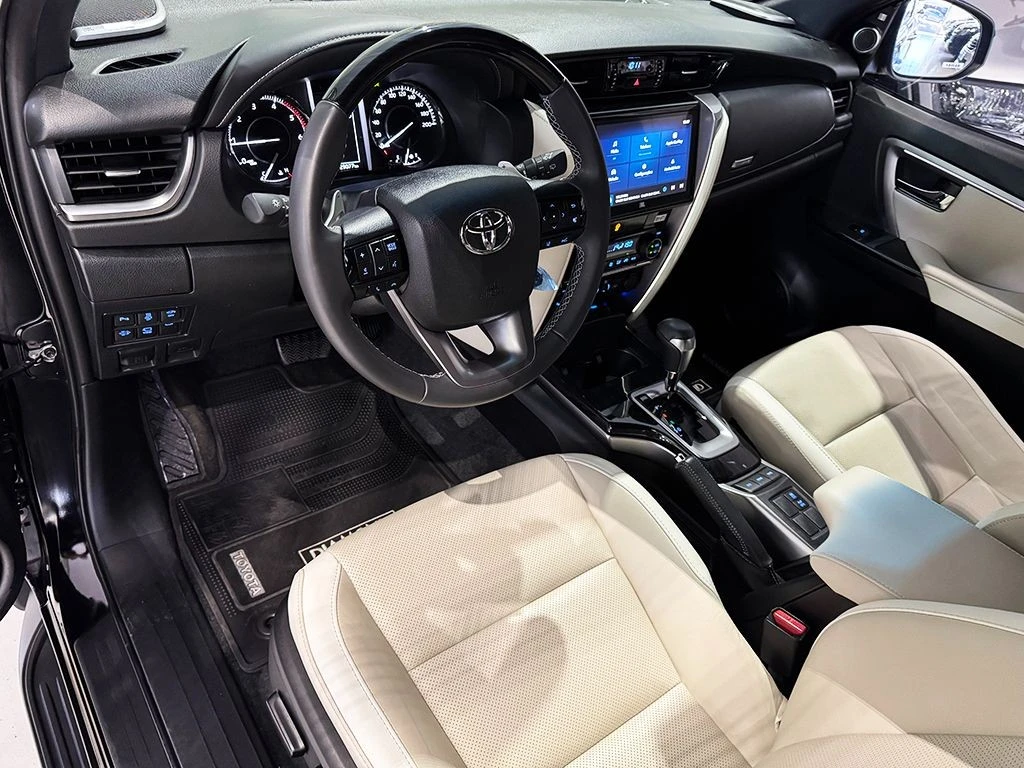 TOYOTA HILUX SW4