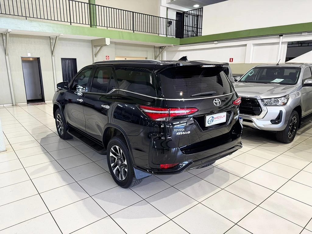 TOYOTA HILUX SW4