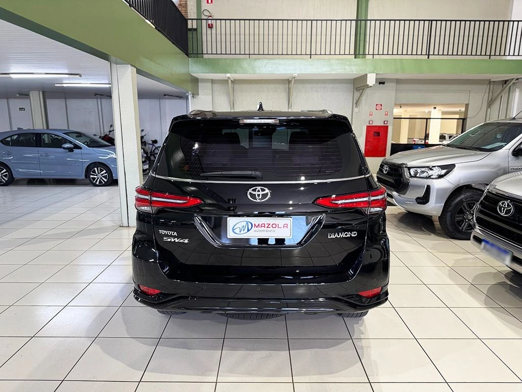 TOYOTA HILUX SW4