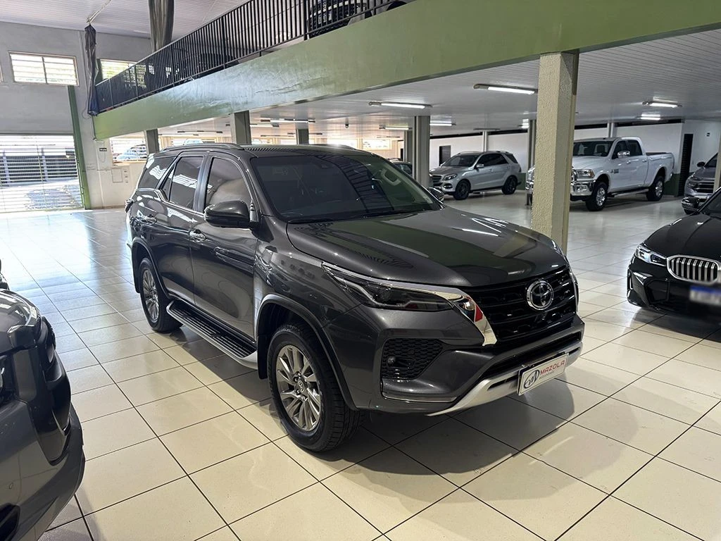 TOYOTA HILUX SW4