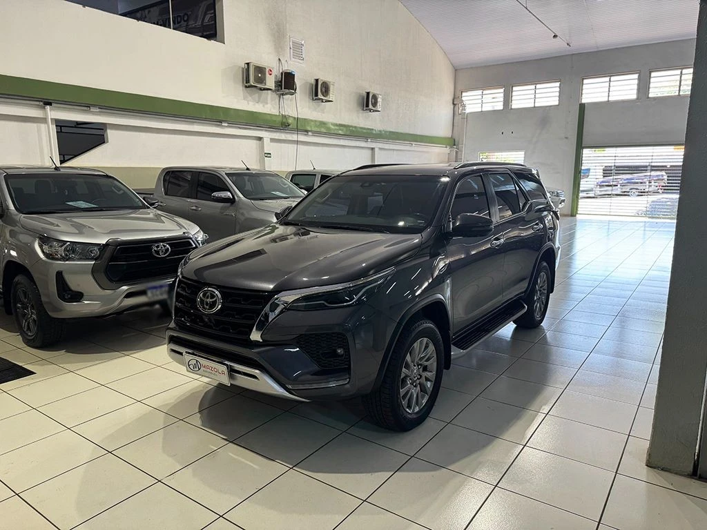 TOYOTA HILUX SW4