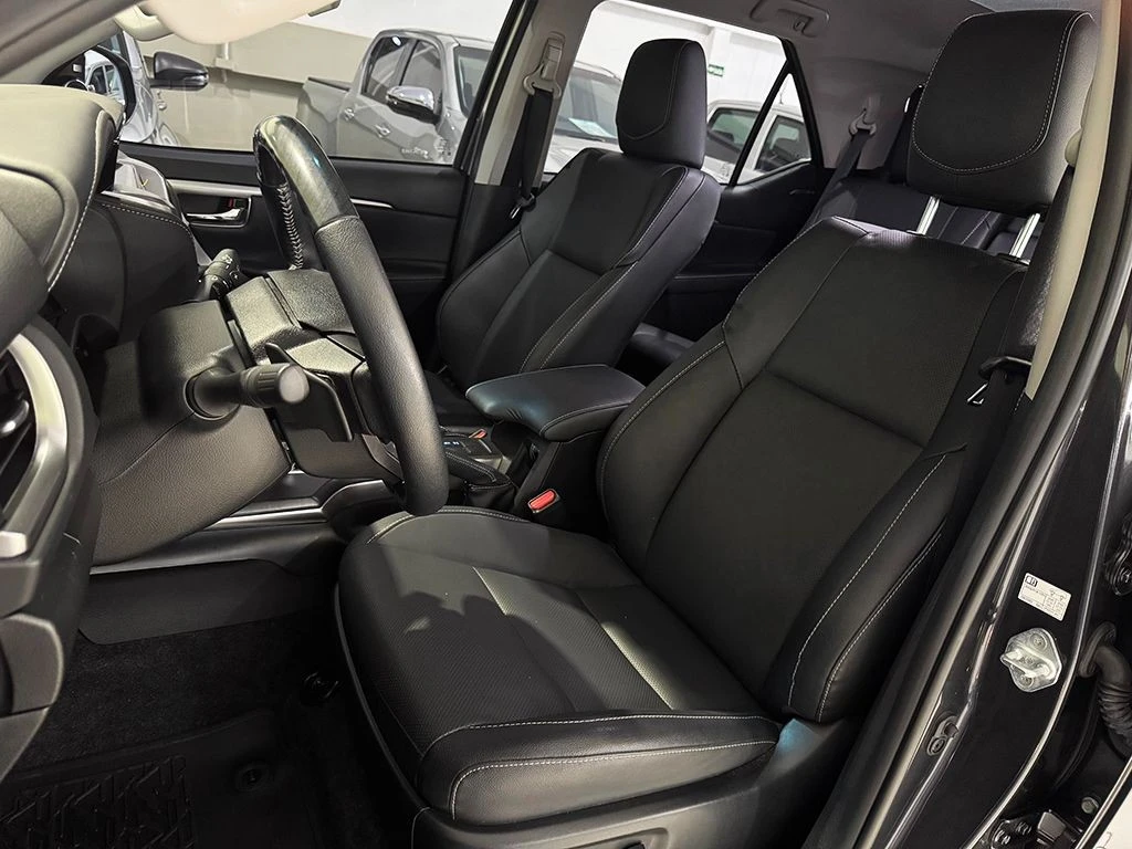 TOYOTA HILUX SW4
