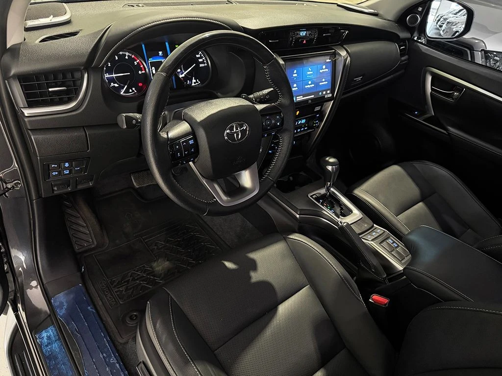 TOYOTA HILUX SW4