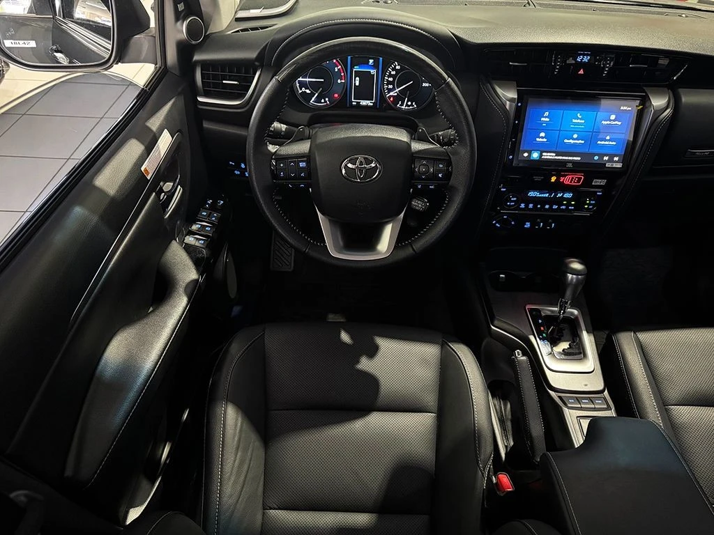 TOYOTA HILUX SW4