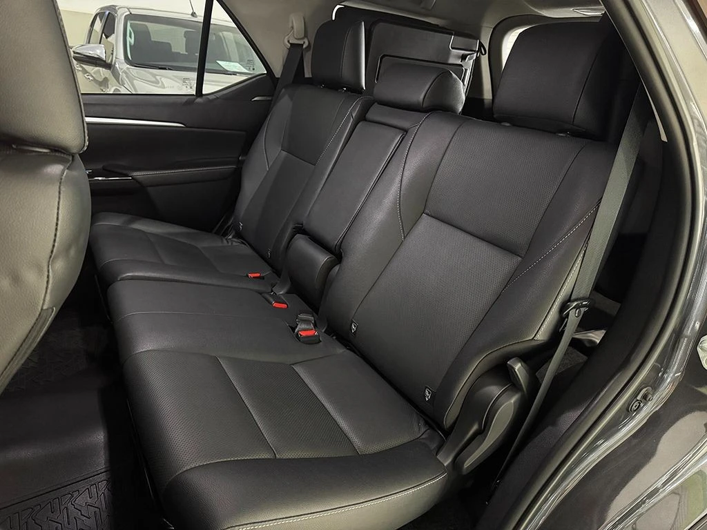 TOYOTA HILUX SW4