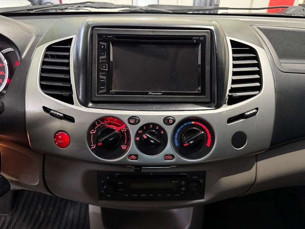 MITSUBISHI L200 TRITON