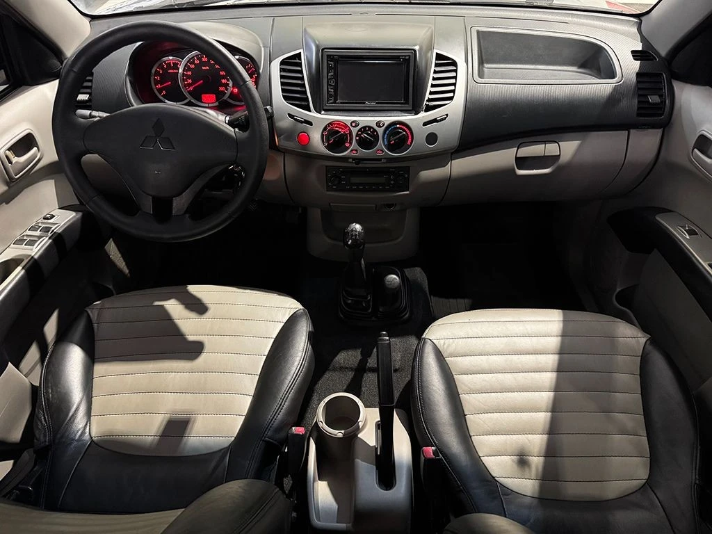 MITSUBISHI L200 TRITON