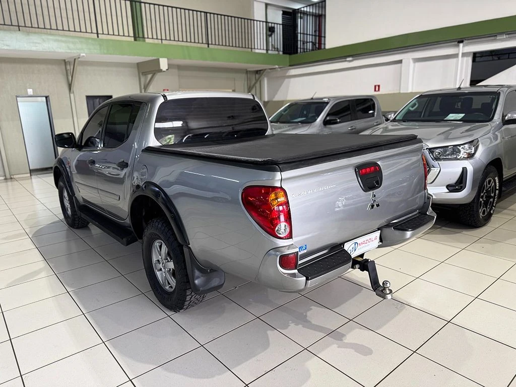 MITSUBISHI L200 TRITON