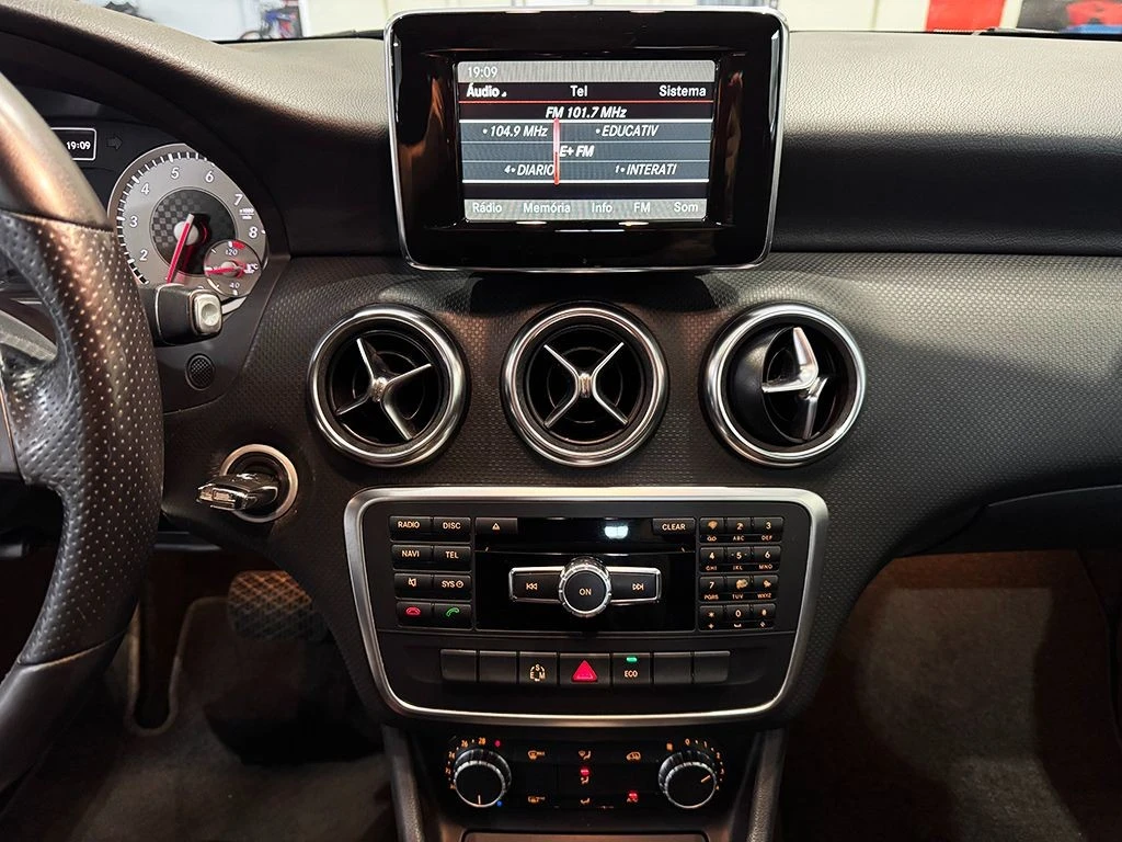MERCEDES-BENZ A 200