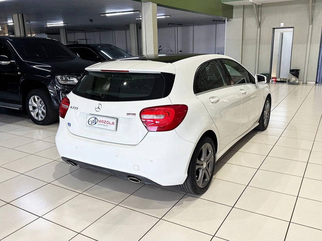 MERCEDES-BENZ A 200