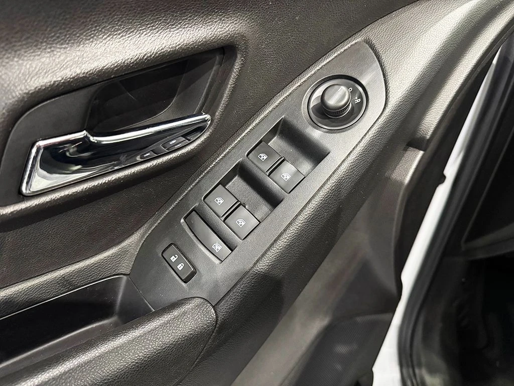 CHEVROLET TRACKER