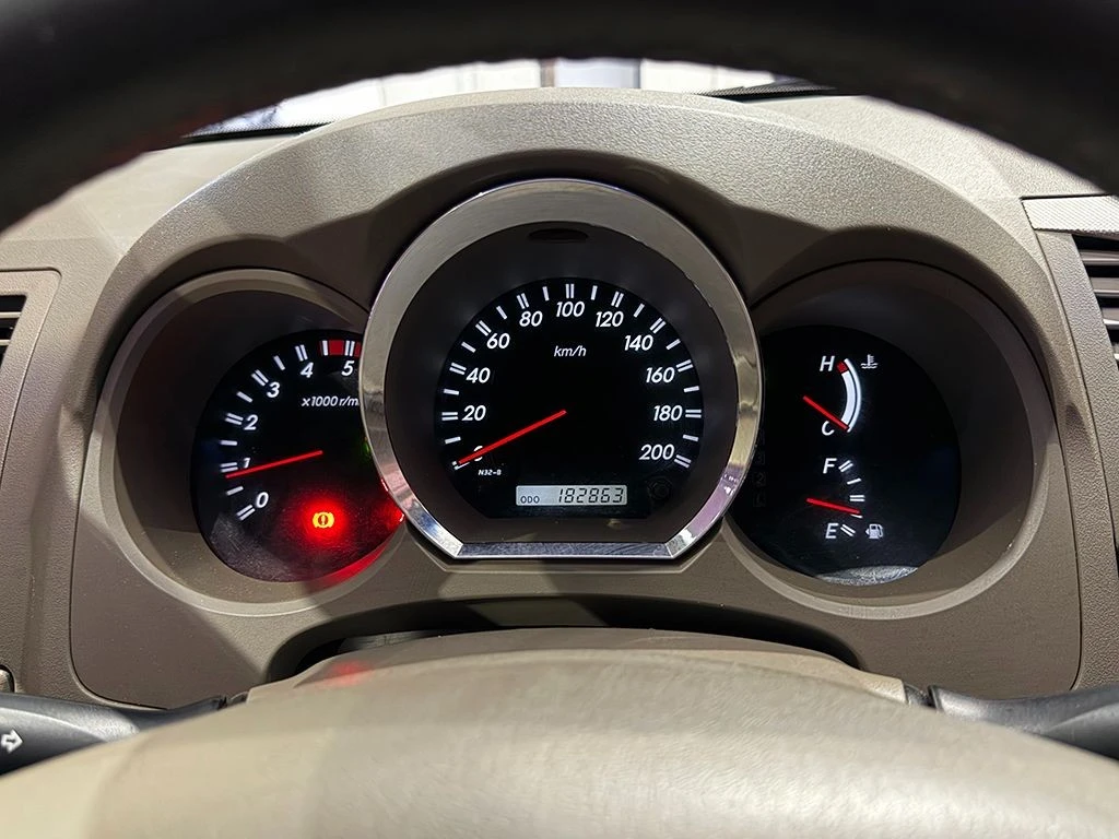 TOYOTA HILUX SW4