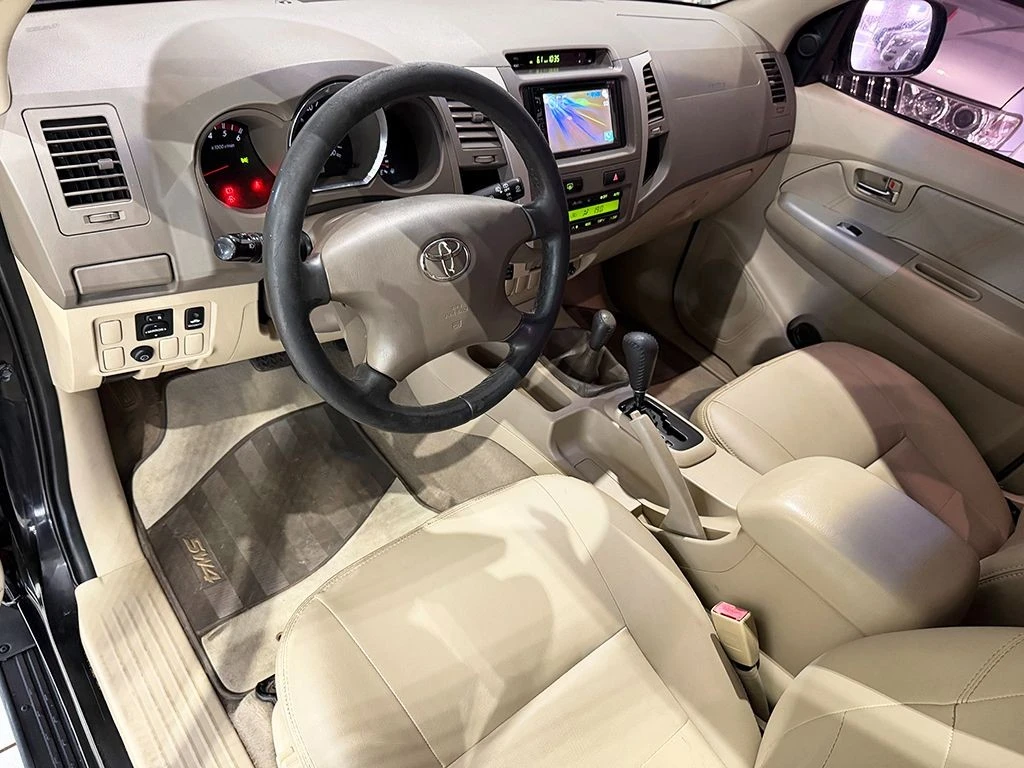 TOYOTA HILUX SW4