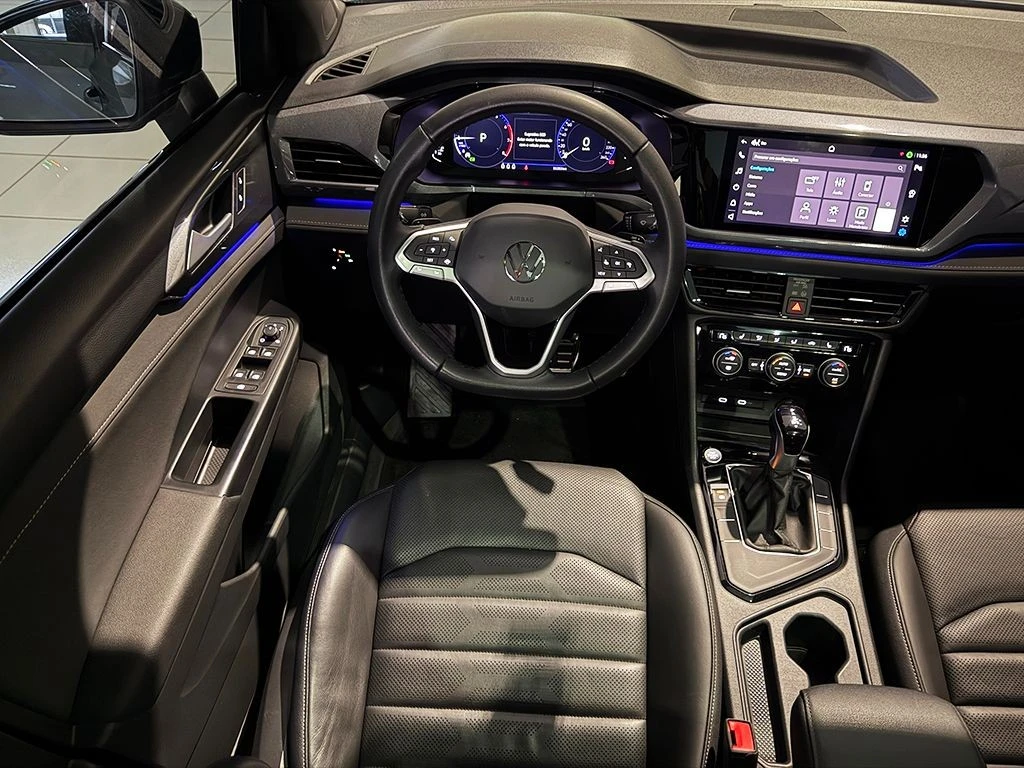 VOLKSWAGEN TAOS