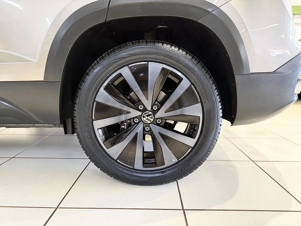 VOLKSWAGEN TAOS