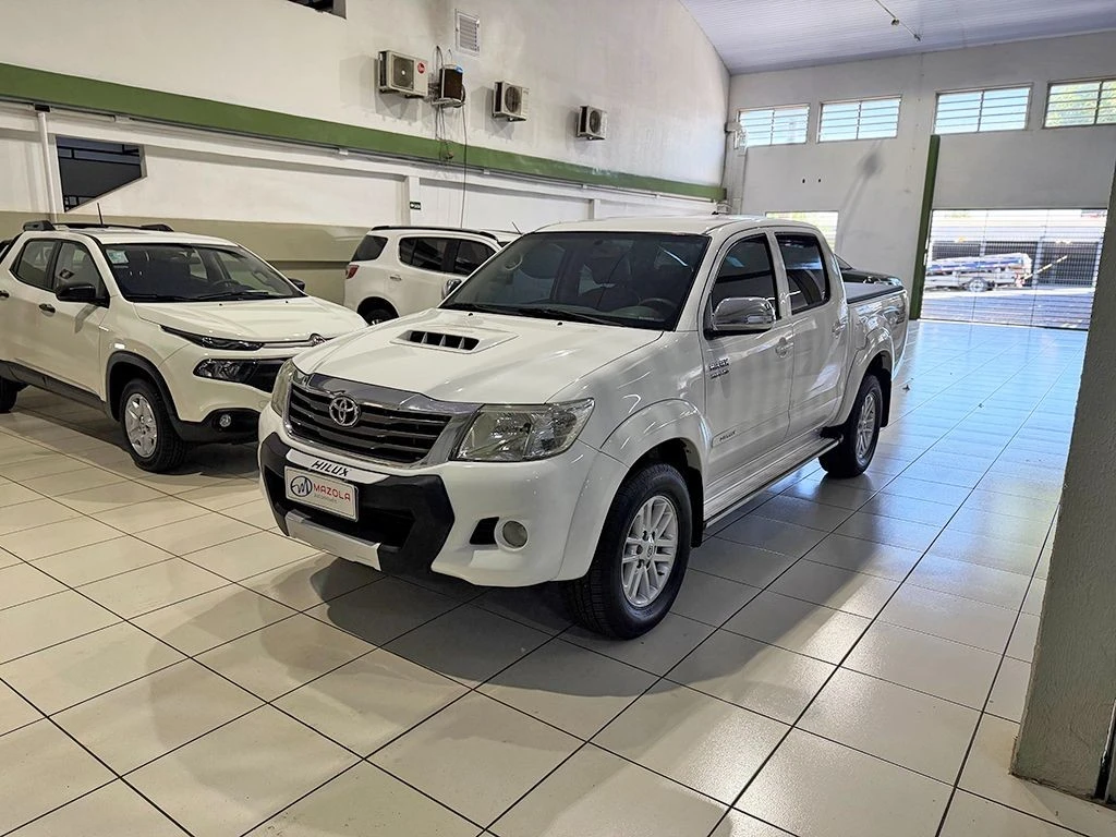 TOYOTA HILUX