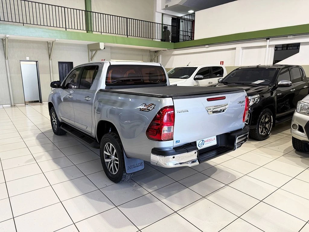 TOYOTA HILUX