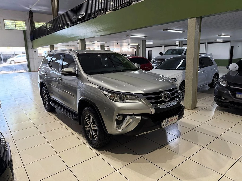 TOYOTA HILUX SW4