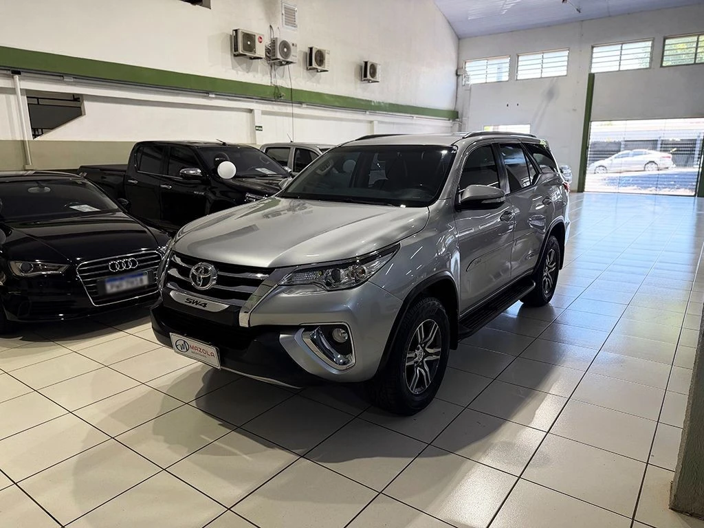 TOYOTA HILUX SW4