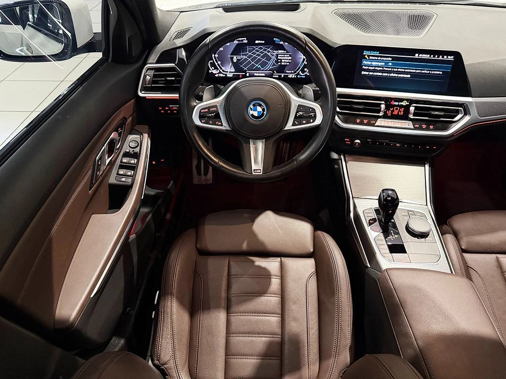 BMW 330e