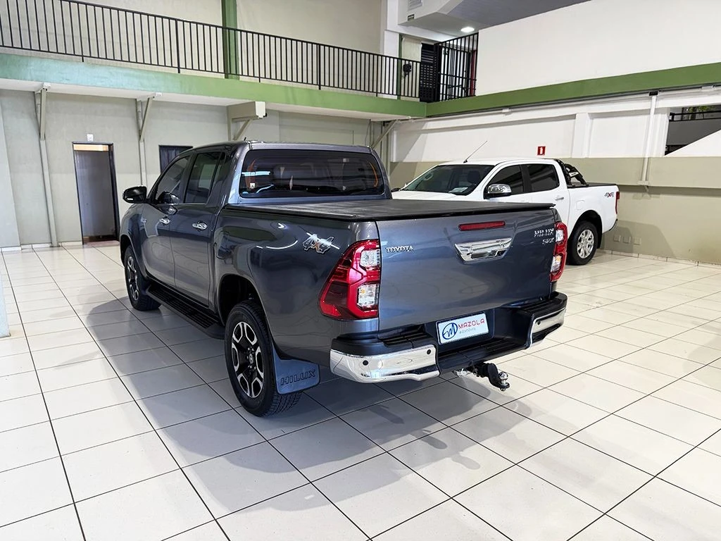 TOYOTA HILUX