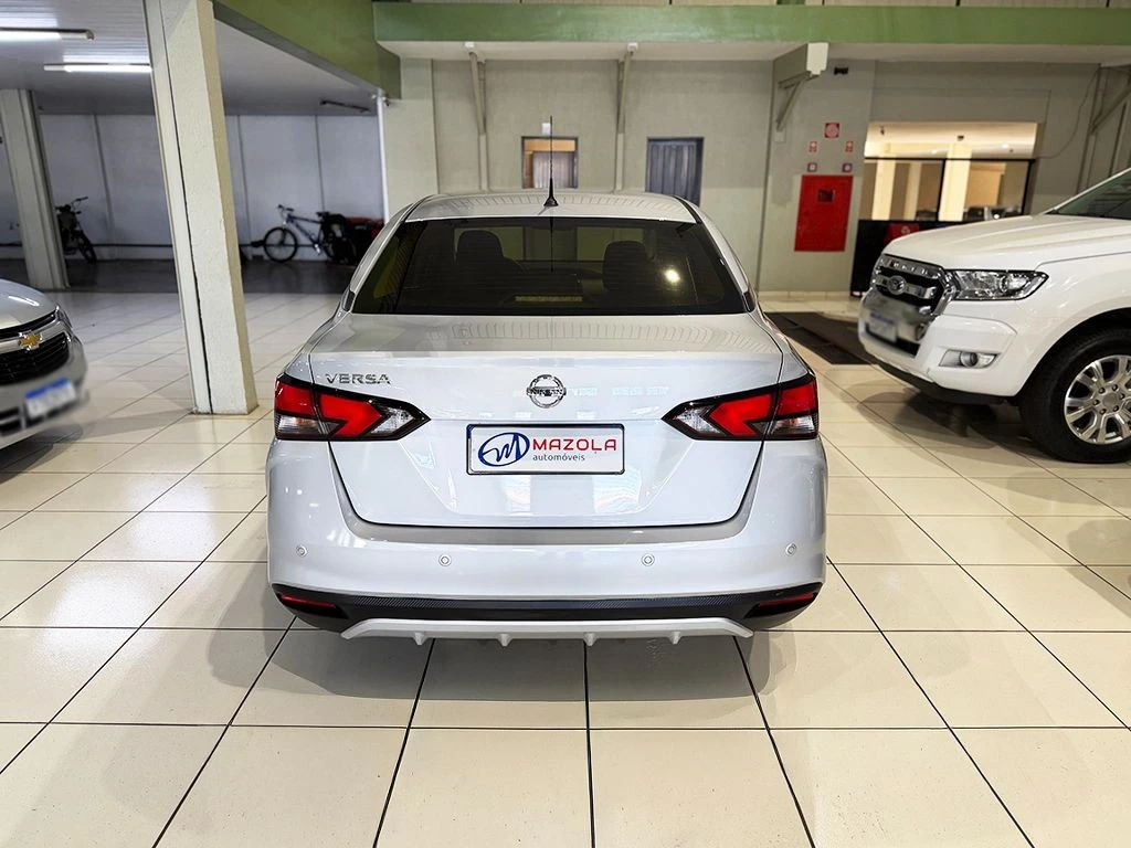 NISSAN VERSA