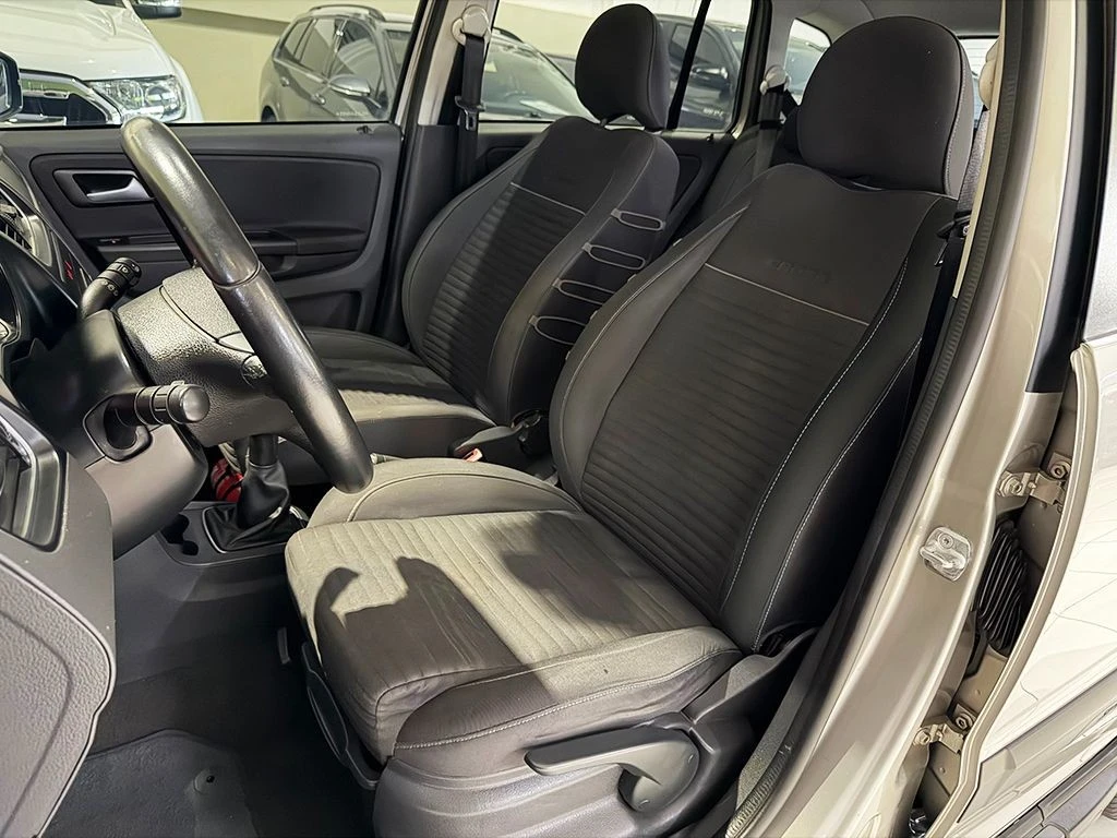 VOLKSWAGEN SPACE CROSS