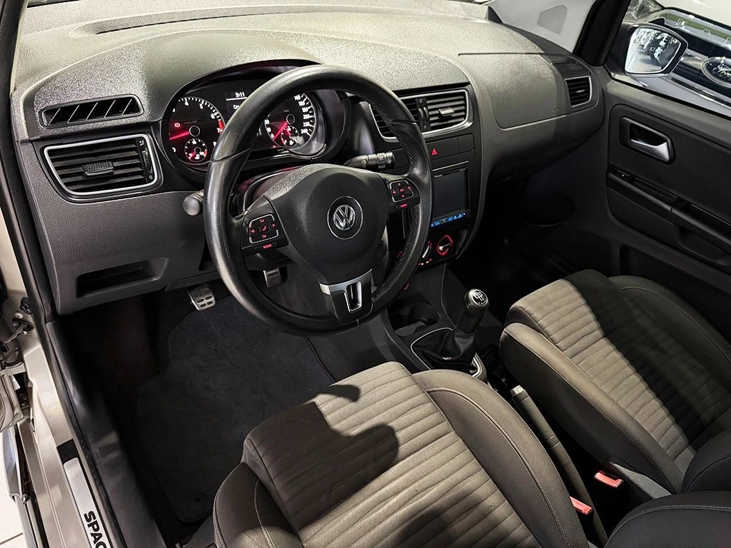 VOLKSWAGEN SPACE CROSS