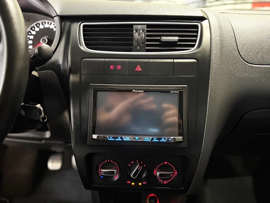 VOLKSWAGEN SPACE CROSS