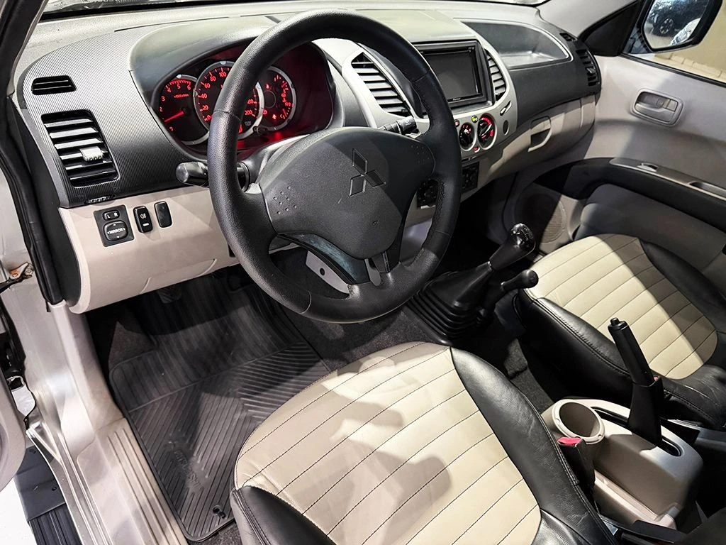 MITSUBISHI L200 TRITON