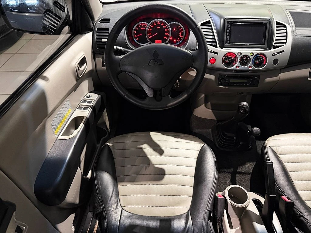 MITSUBISHI L200 TRITON