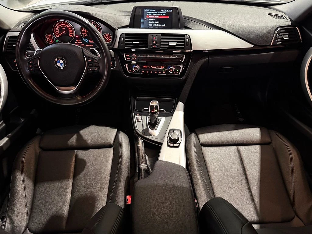 BMW 320i