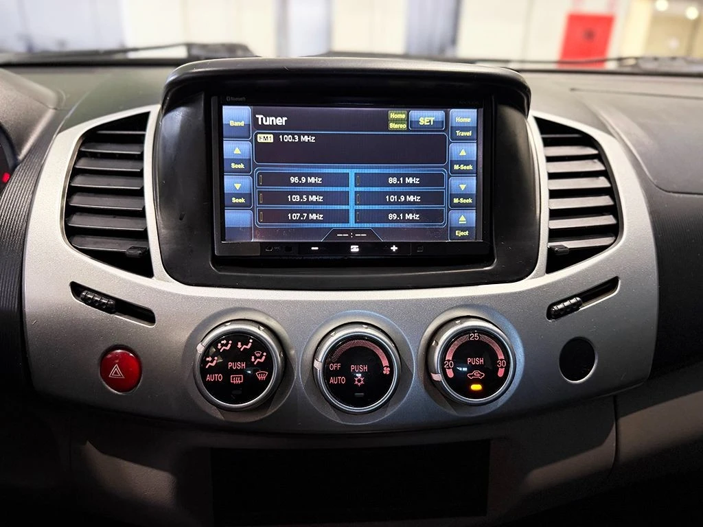 MITSUBISHI L200 TRITON