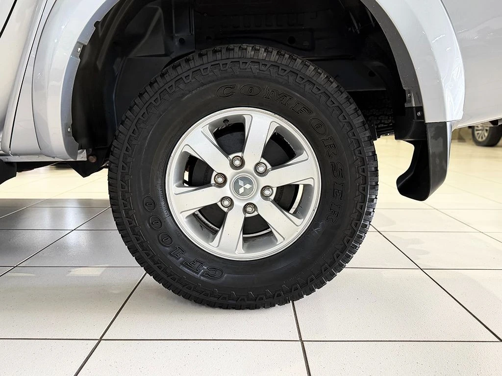 MITSUBISHI L200 TRITON