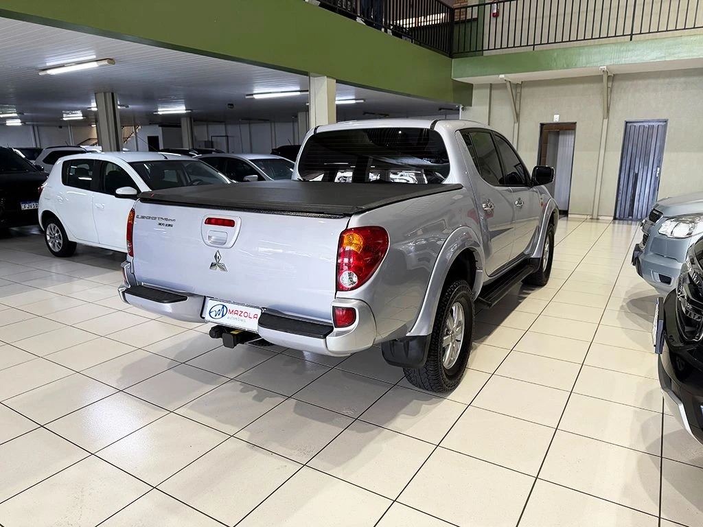 MITSUBISHI L200 TRITON