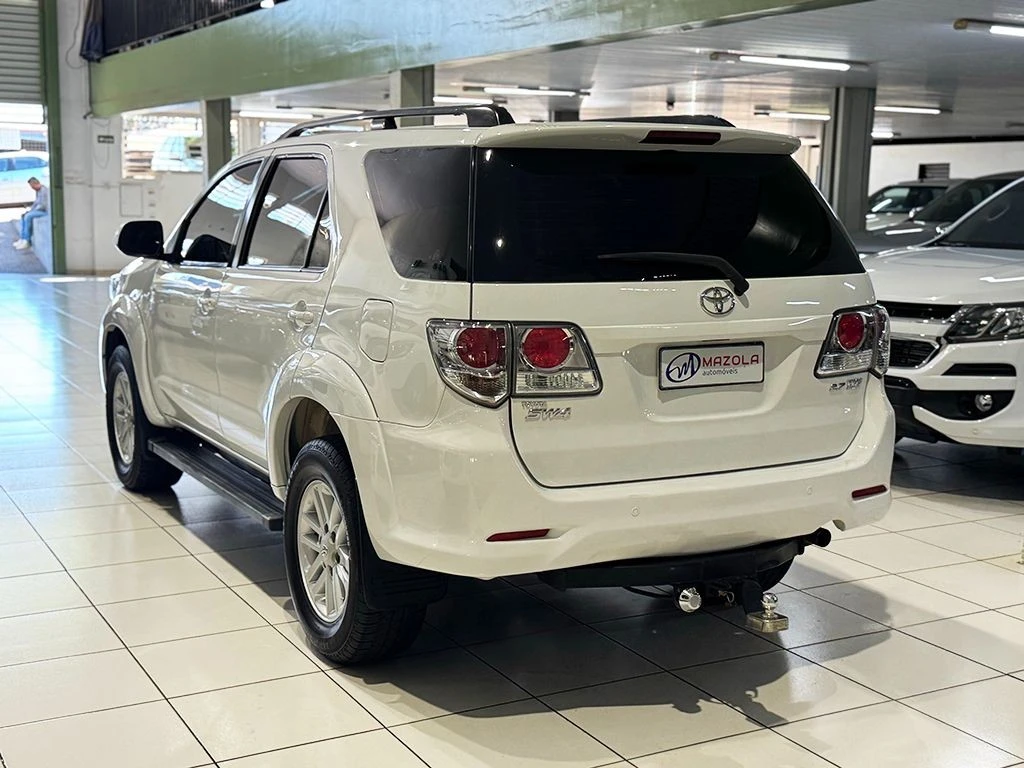 TOYOTA HILUX SW4