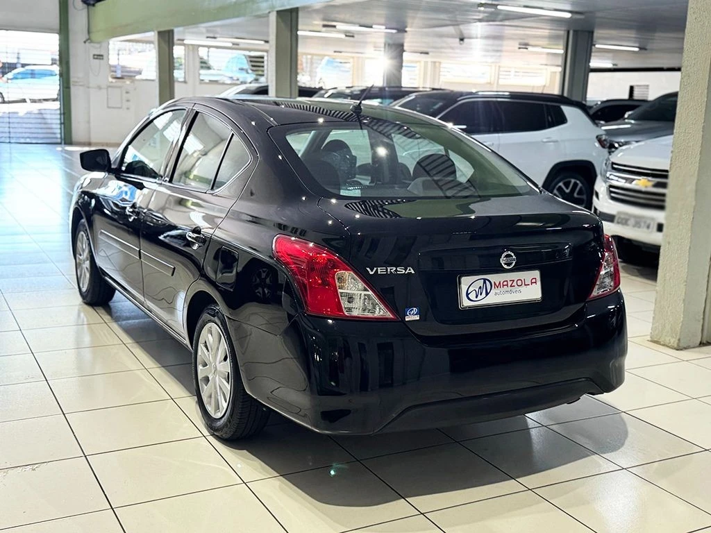 NISSAN VERSA
