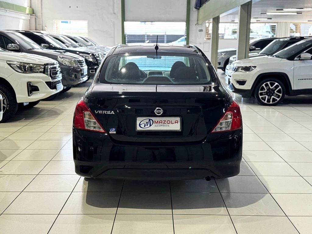 NISSAN VERSA