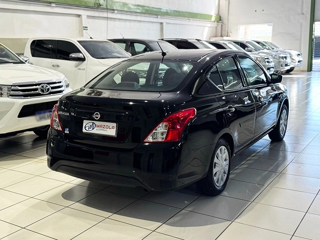 NISSAN VERSA
