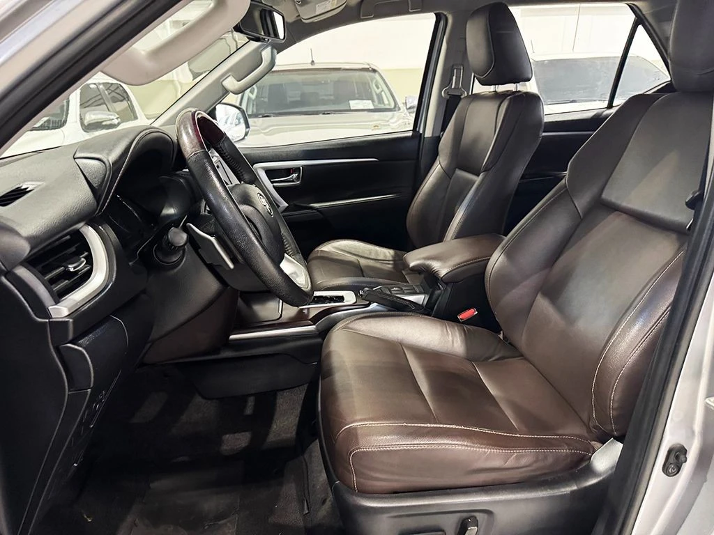 TOYOTA HILUX SW4