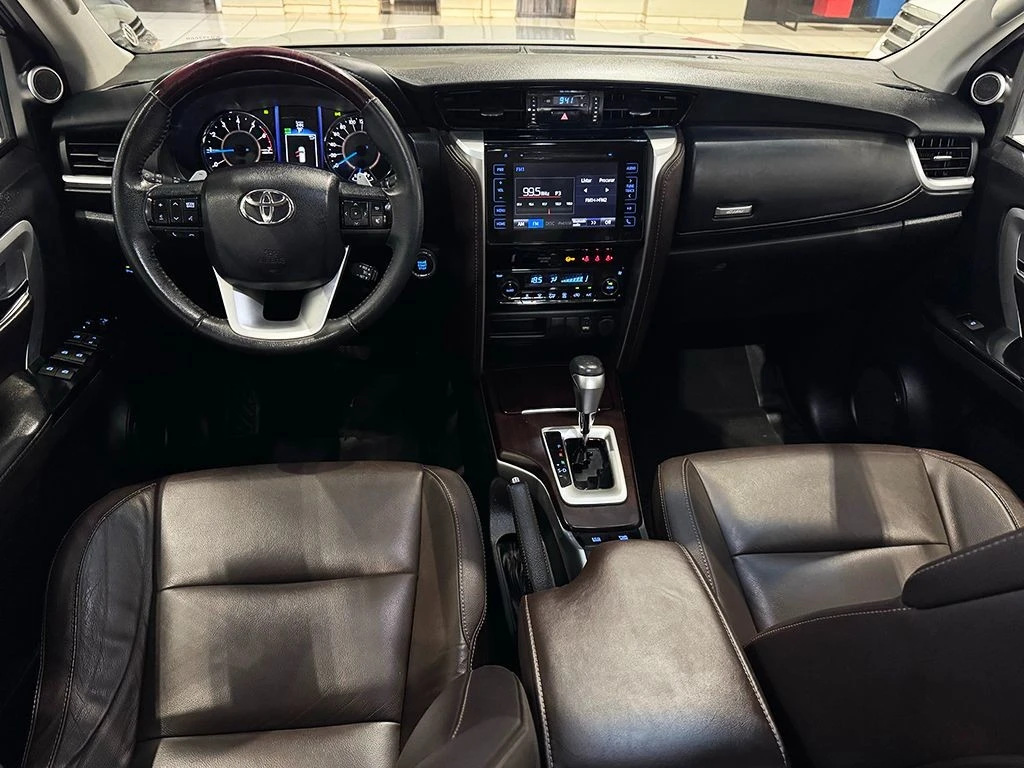 TOYOTA HILUX SW4