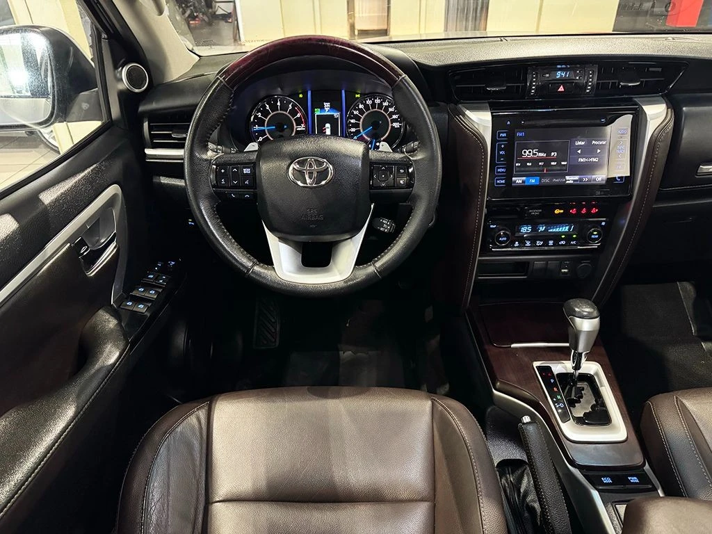 TOYOTA HILUX SW4