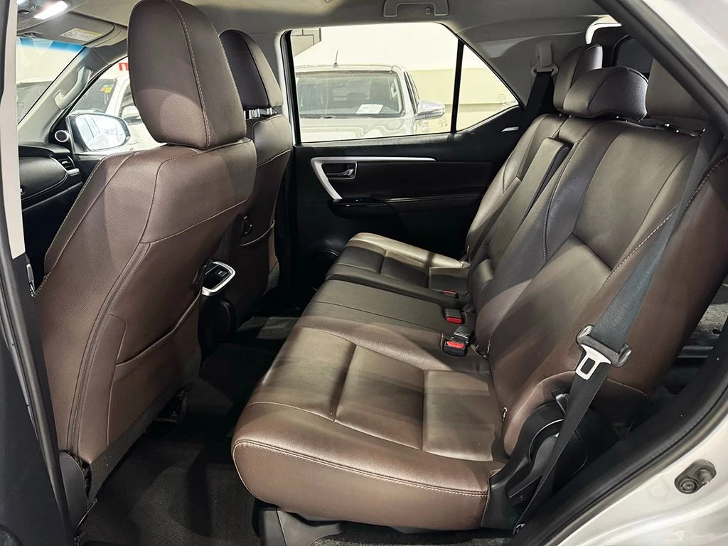 TOYOTA HILUX SW4