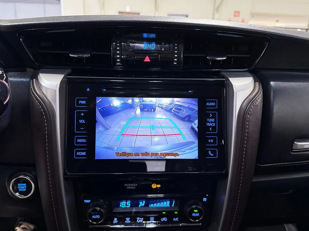 TOYOTA HILUX SW4