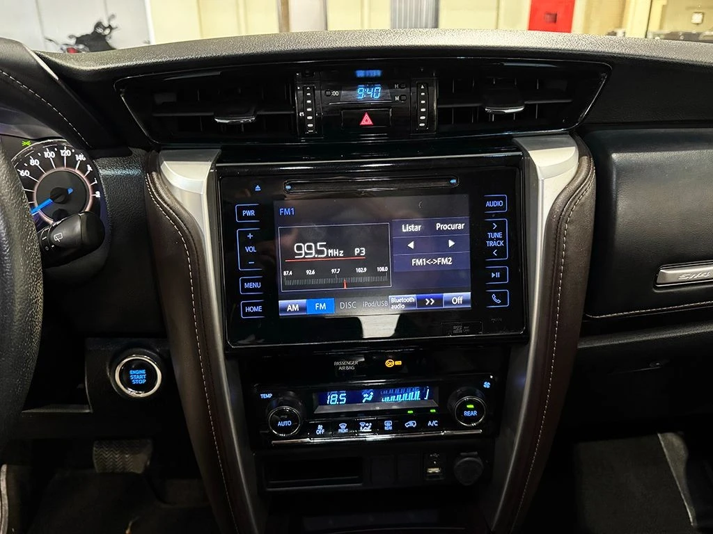 TOYOTA HILUX SW4